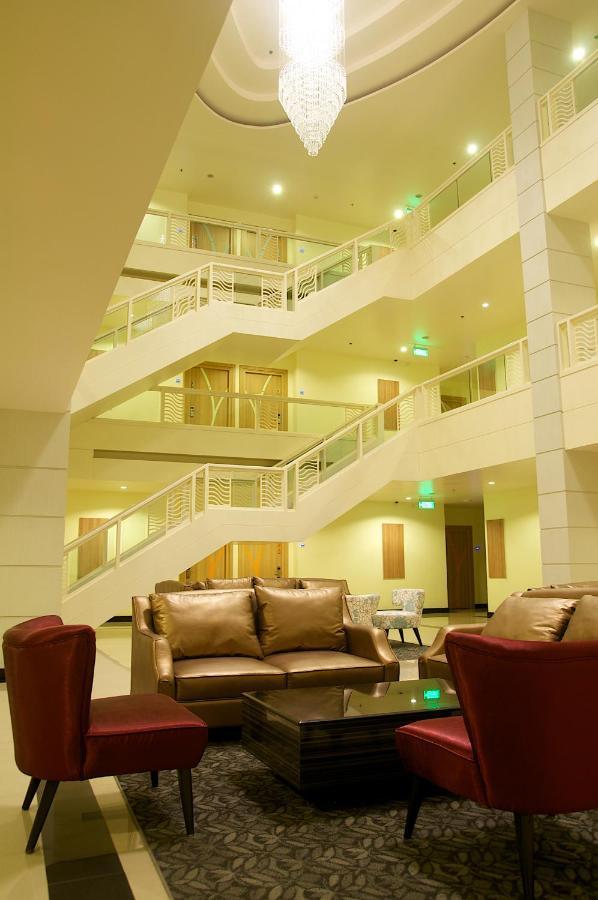 Jolly Suites&Spa Petkasem Haōhng Khēm Dış mekan fotoğraf