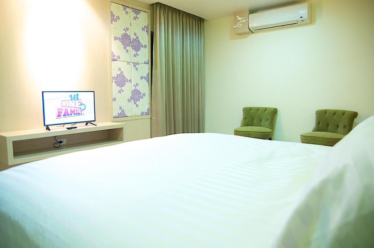 Jolly Suites&Spa Petkasem Haōhng Khēm Dış mekan fotoğraf